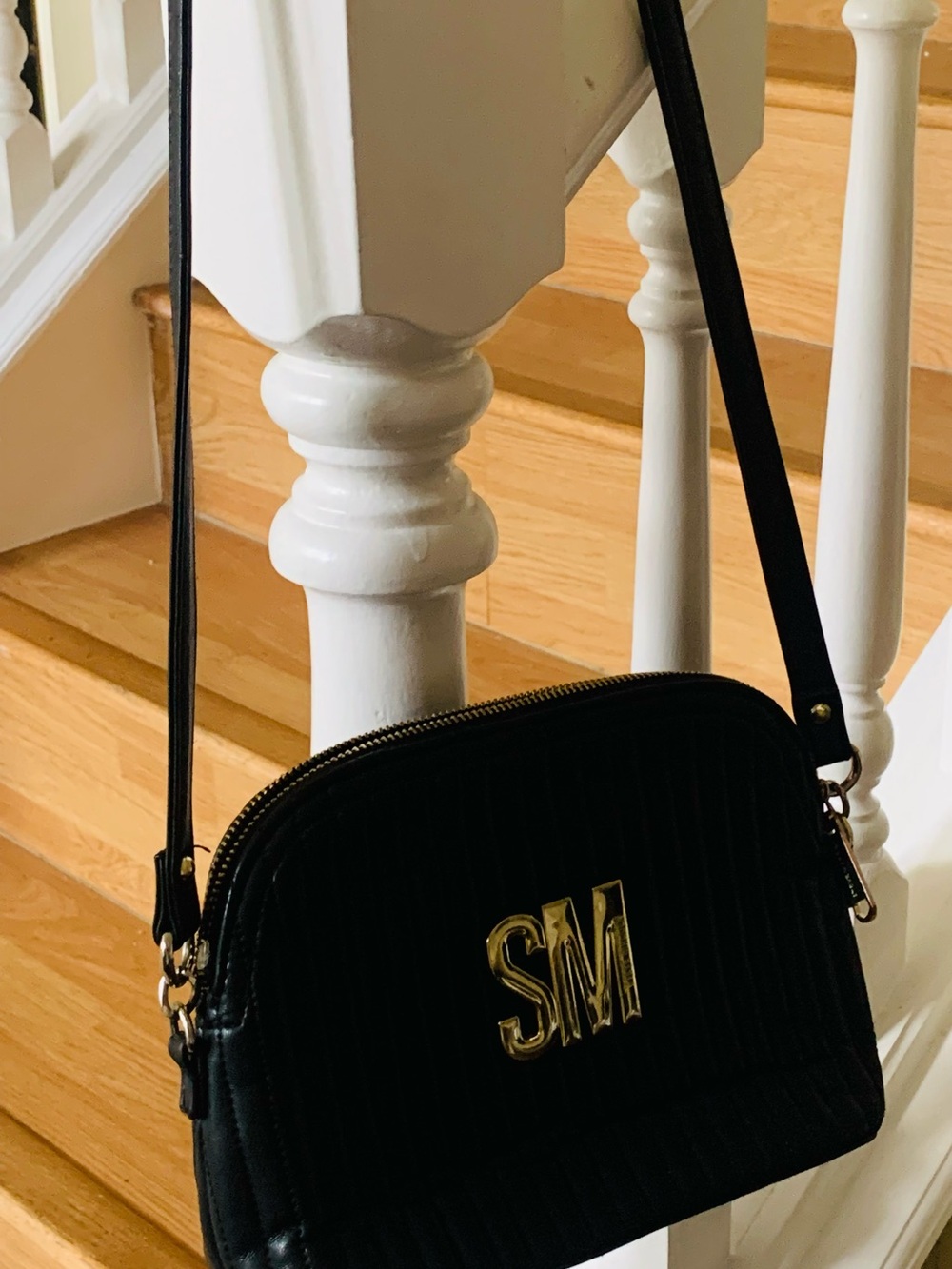 Authentic Steve Madden Embossed Quilted Crossbody & Shoulder Bag in Black.